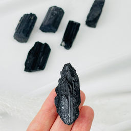 Кристалл из необработанного черного Турмалина (Шерл)