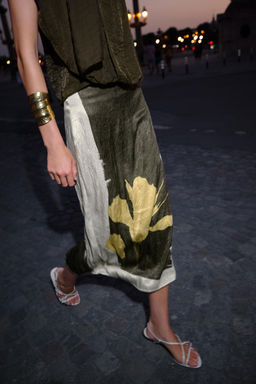 CREASED-EFFECT PRINT MIDI SKIRT - Zara фото 10