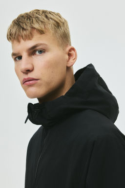 Chaqueta cortavientos con capucha - H&m фото 10