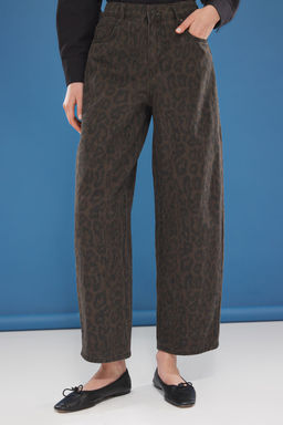 TRENDYOLMILLA Kahverengi Leopar Bask?l? Normal Bel Barrel Jeans TWOSS25JE00205