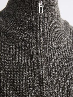 Dik Yaka Erkek Triko Kazak