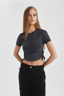 Приталенная футболка с короткими рукавами и сборками со сборками и эффектом выцветания