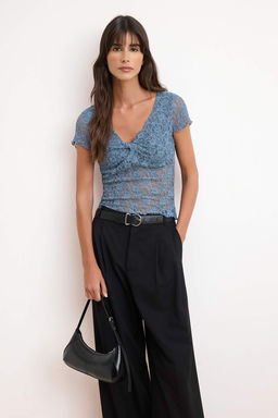 Petrol Fitted/Vucuda Oturan V Yaka Buzgulu/F?rf?rl? Kol K?sa Kollu Dantel Orme Bluz TWOSS26BZ00358 - Trendyolmilla фото 2