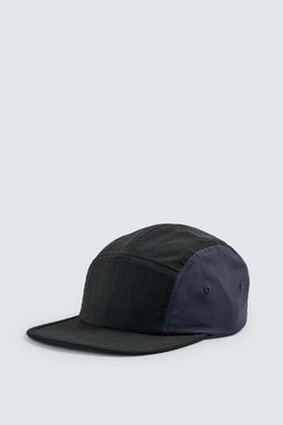 GORRA T?CNICA VISOR PLANO / Negro