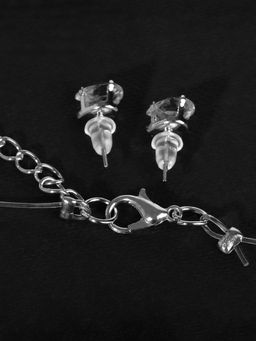 Гарнитур 2 предмета: кулон, серьги На леске капелька, цвет белый в серебре, 30 см