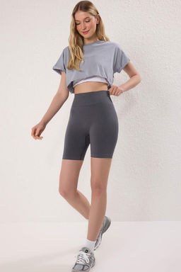 TRENDYOLMILLA Siyah Seamless/Dikissiz Push Up Orme Spor Sort/K?sa Tayt THMSS25TY00013