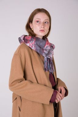 Палантин из полиэстера и вискозы с бахромой