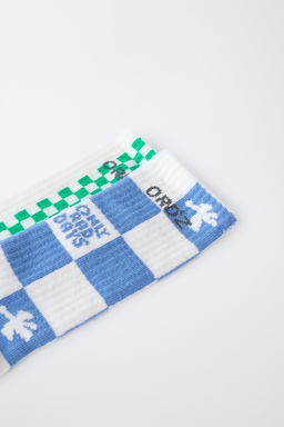 PACK DOS CALCETINES ALTOS CUADRO DAMERO LOGO / Blanco