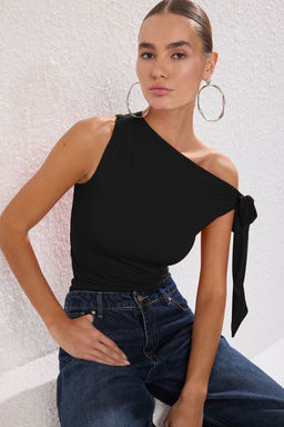 Siyah Asimetrik Yaka Baglama Detayl? Esnek Orme Bluz TWOSS25BZ00400