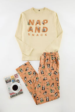 TRENDYOL MAN Turuncu Bask?l? Regular Fit Orme %100 Pamuklu Pijama Tak?m? TMNAW25PT00041