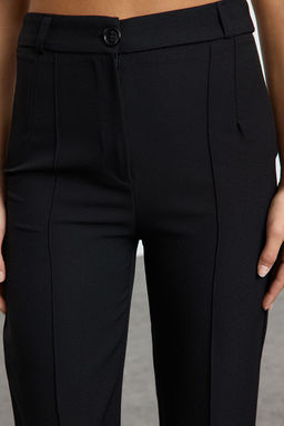 Siyah Straight/Duz Kesim Yuksek Bel Nervur Dikisli Dokuma Pantolon TWOSS21PL0093