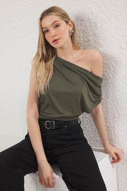 Trendyolmilla Antrasit More Sustainable Modal Ak?skan Kumasl? Fitted Asimetrik Yaka Orme Bluz TWOSS25BZ00398  фото 7