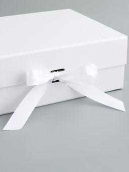 Коробка подарочная с бантом складная 29 х 22 х 10,5 см Белая