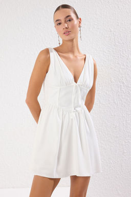 TRENDYOLMILLA Beyaz A-Kesim Astarl? Dokuma K?sa S?k Elbise TPRSS25EL00221  фото 2