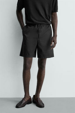 BERMUDA LAVADA REGULAR FIT / Negro