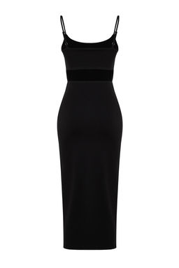 TRENDYOLMILLA Fusya Cut Out Detayl? Y?rtmacl? Vucuda Oturan Ask?l? Midi Esnek Orme Kalem Elbise TWOSS24EL00139