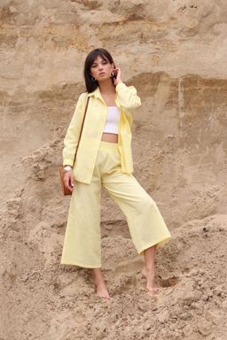 7010 Костюм летний с кюлотами лимонный