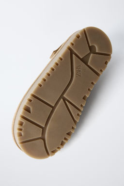 EMBROIDERED SHEEPSKIN CLOGS - Zara фото 18