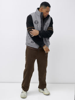 Жилет мужской утепленный спортивный серого цвета 15323Sr - Mtforce фото 12