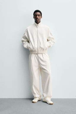 PANTAL?N JOGGER WIDE FIT PLIEGUES / Crudo