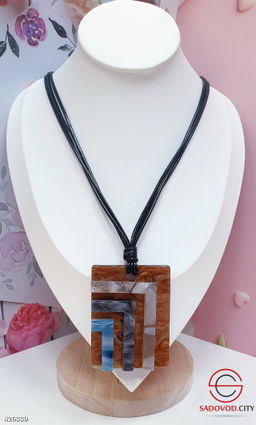 Колье женское на шею с камнем