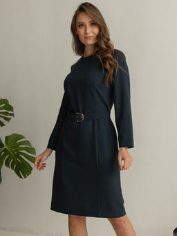 платье прямого силуэта приталенное рельефами