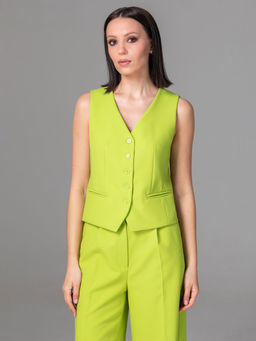 Жилет с фигурной линией низа