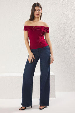 Bordo Carmen Yaka Aksesuar Detayl? Vucuda Oturan Esnek Orme Bluz TWOSS25BZ00034 - Trendyolmilla фото 2