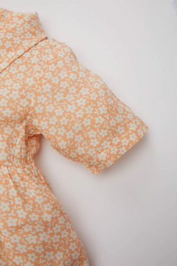 Мятое вискозное платье с короткими рукавами и цветочным принтом для маленьких девочек - Defacto фото 3