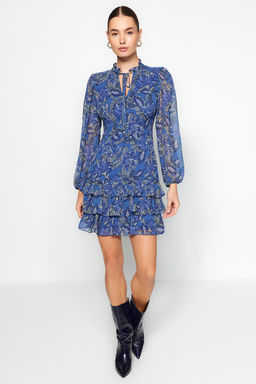 TRENDYOLMILLA Siyah Etegi Belden Ac?lan Dik Yaka Sifon Astarl? Dokuma K?sl?k Elbise TWOAW24EL00571  фото 3