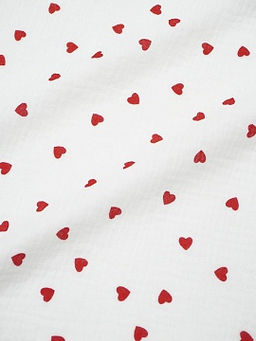 Муслин двухслойный с эф.жатости Сердечки красные - россыпь цв.белый, ш.1.4м, хл-100%, 120гр/м.кв