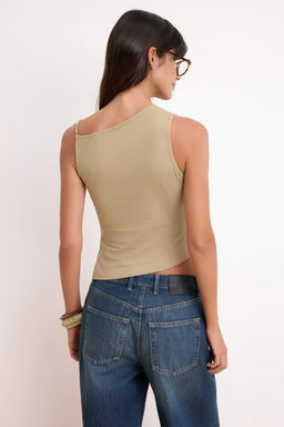 Vizon Fitted/Vucuda Oturan Asimetrik Yaka Kolsuz Pamuklu Esnek Orme Bluz TWOSS26BZ00017