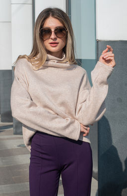 Свитер трикотажный бежевый