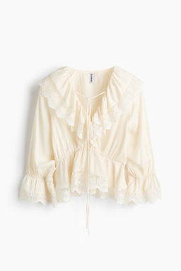 Blusa de volantes con peplum