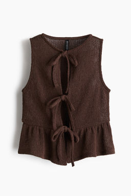 Top de anudar con peplum