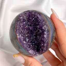 Шар из Аметиста с жеодой