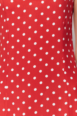 K?rm?z? Puantiyeli A-Kesim S?rt? Baglama Detayl? Midi Dokuma Elbise TWOSS24EL00490 - Trendyolmilla фото 5