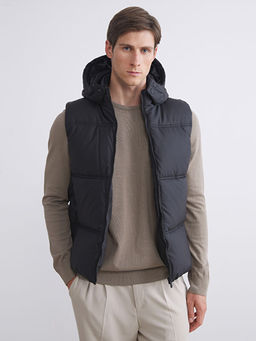 Standart Kal?p Kap??onlu Erkek ?i?me Yelek