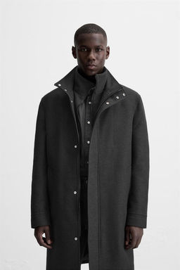 COAT WITH DETACHABLE COLLAR