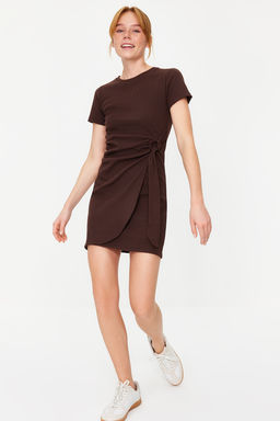 Kahverengi Baglama Detayl? Bisiklet Yaka Triko Gorunumlu Mini Orme Elbise TWOSS22EL0751