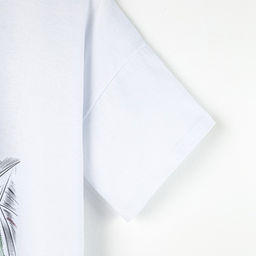 Футболка женская MINAKU с фирменным принтом, цвет белый, размер 52