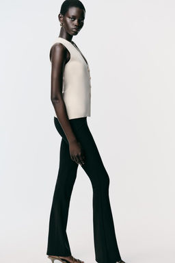 BUTTONED KNIT WAISTCOAT WITH COVERED BUTTONS - Zara фото 12