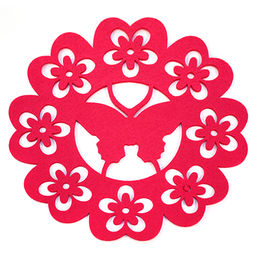 Салфетка под горячее (сервировочная) "Бабочка" д32см фетр, цвет - фуксия (Китай)