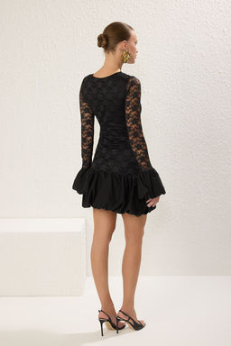 TRENDYOLMILLA Siyah A-Kesim Astarl? Balon Etek Dantel Orme K?sa S?k Elbise TPRSS25EL00240 фото 4