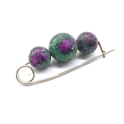 Брошь-булавка оберег от сглаза с цоизитом 35*10 мм. Радуга камня