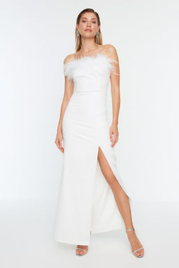 TRENDYOLMILLA Siyah Vucuda Oturan Astarl? Otrisli Dokuma Uzun S?k Abiye Elbise TPRSS22AE0095