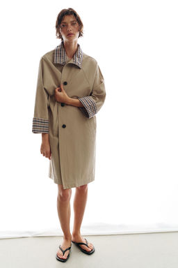 TRENCH OVERSIZE PU?O CUADROS / Tostado