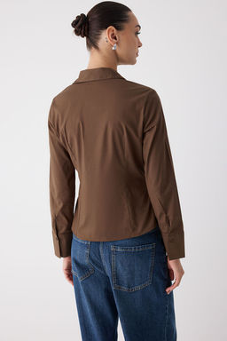 Beyaz Bele Oturan Fitted Dokuma Gomlek TWOAW26GO00022 - Trendyolmilla фото 4