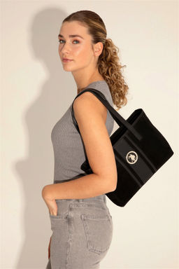 Женская черная сумка через плечо Неожиданная скидка в корзине