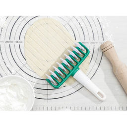 Валик для нарезки полос из теста KONFINETTA «Сладость», 14×17×4 см, пластик, белый